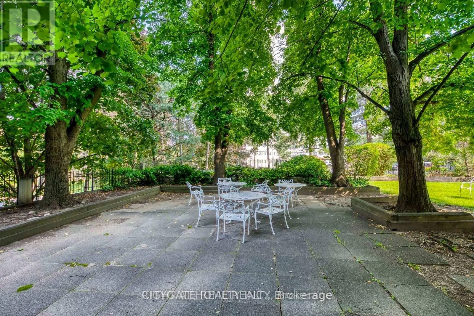 1412 - 3700 KANEFF CRESCENT