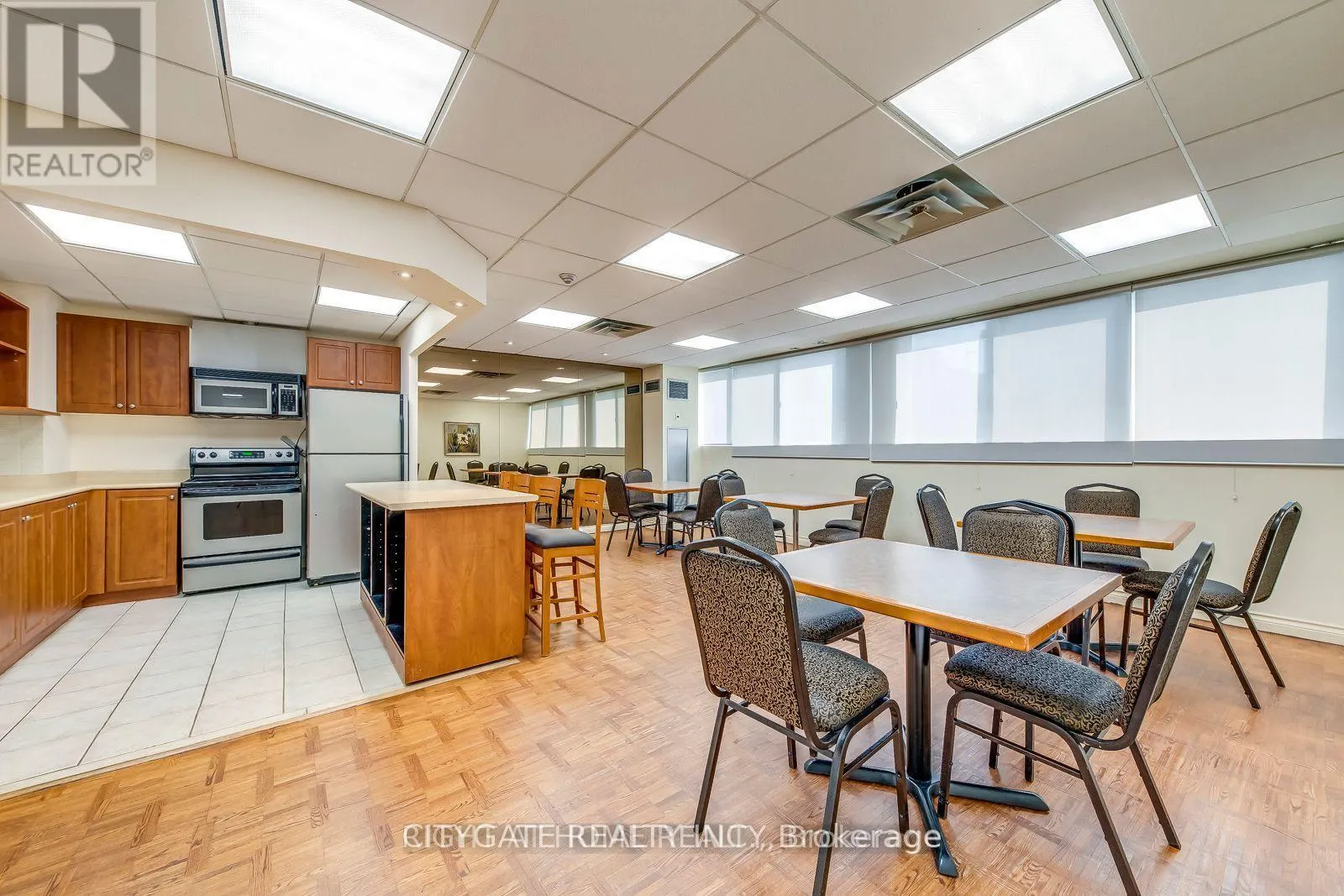 1412 - 3700 KANEFF CRESCENT