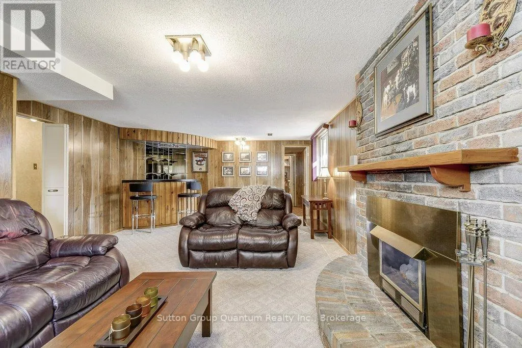 1249 RICHARDS CRESCENT
