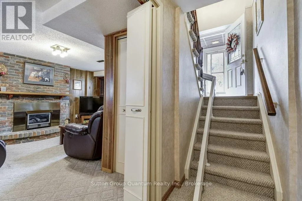1249 RICHARDS CRESCENT
