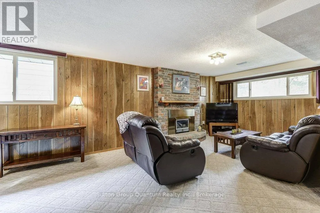 1249 RICHARDS CRESCENT