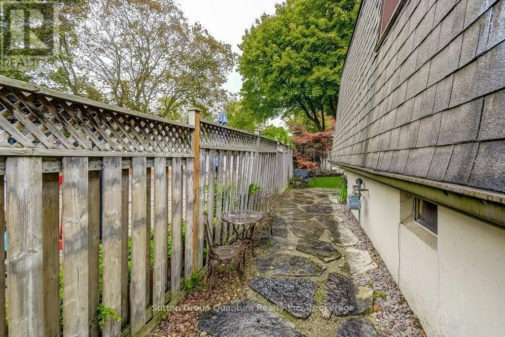1249 RICHARDS CRESCENT