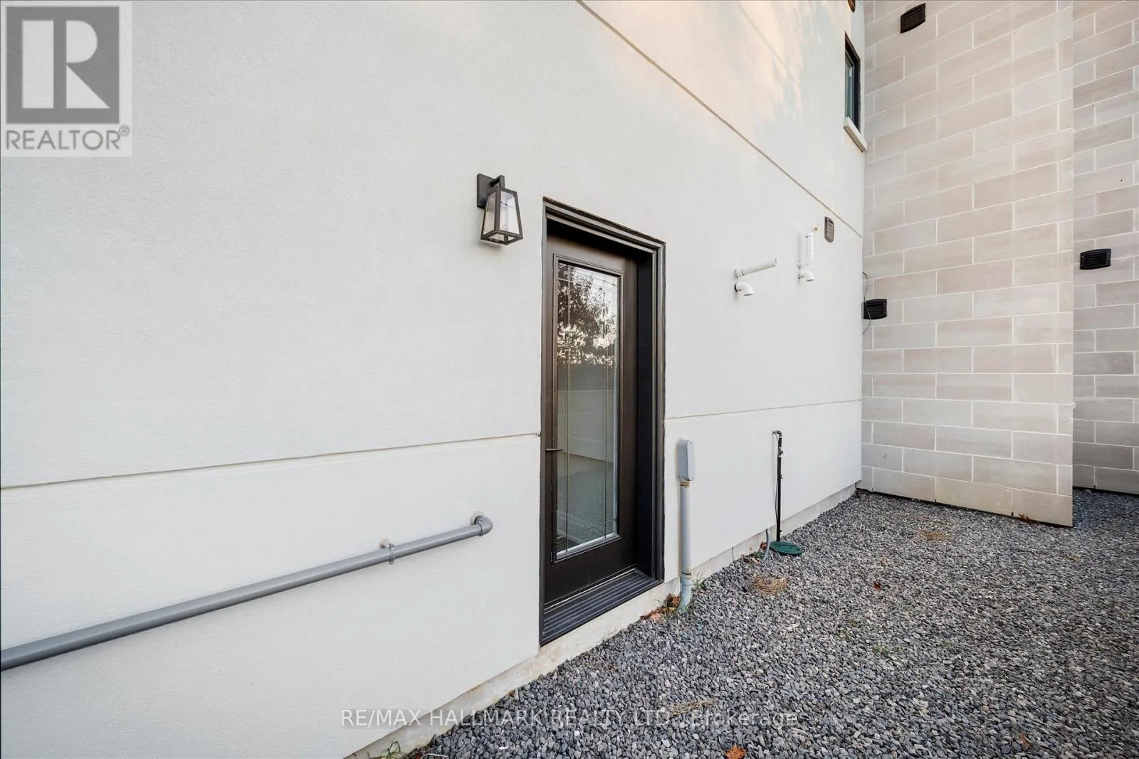 1B - 27 ANTONIO COURT