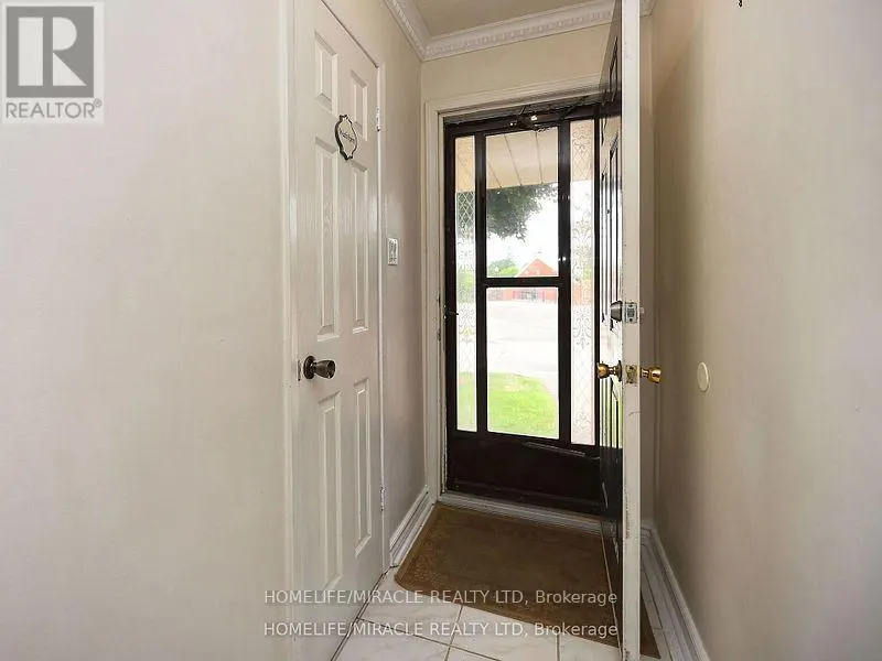 119 - 120 COLLINS CRESCENT