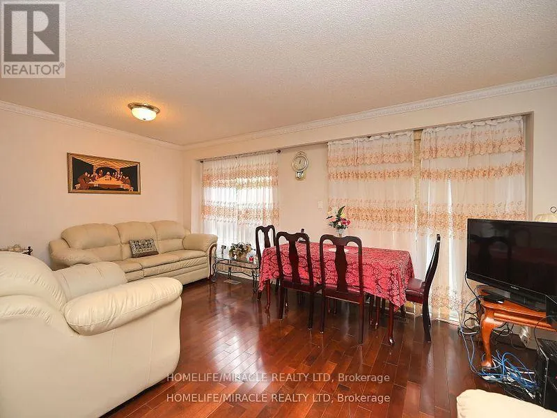 119 - 120 COLLINS CRESCENT