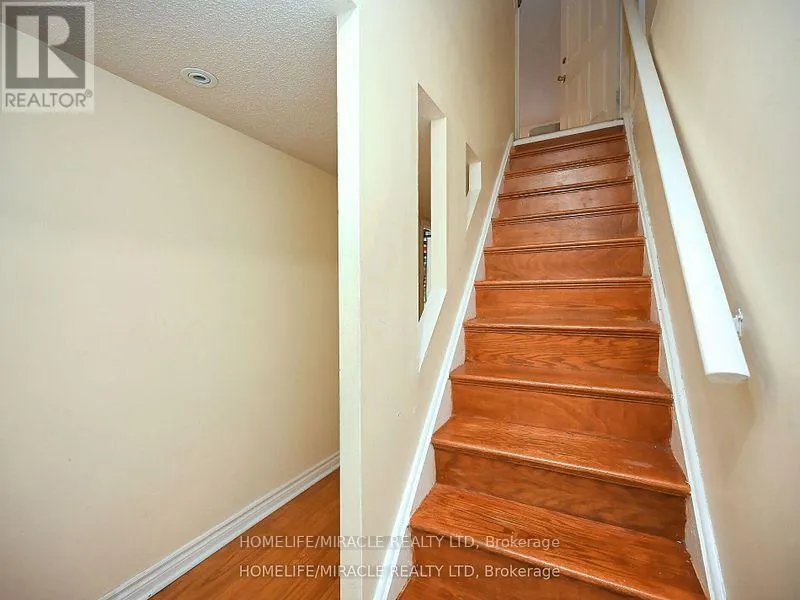 119 - 120 COLLINS CRESCENT