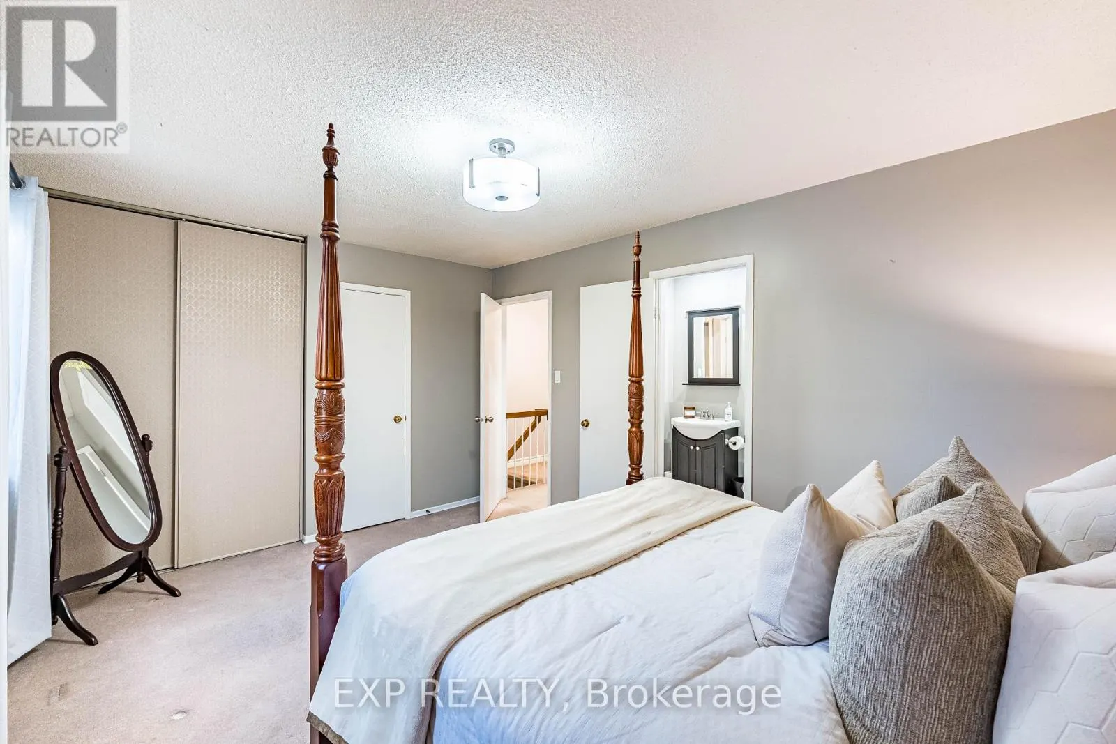 83 WILDERCROFT AVENUE