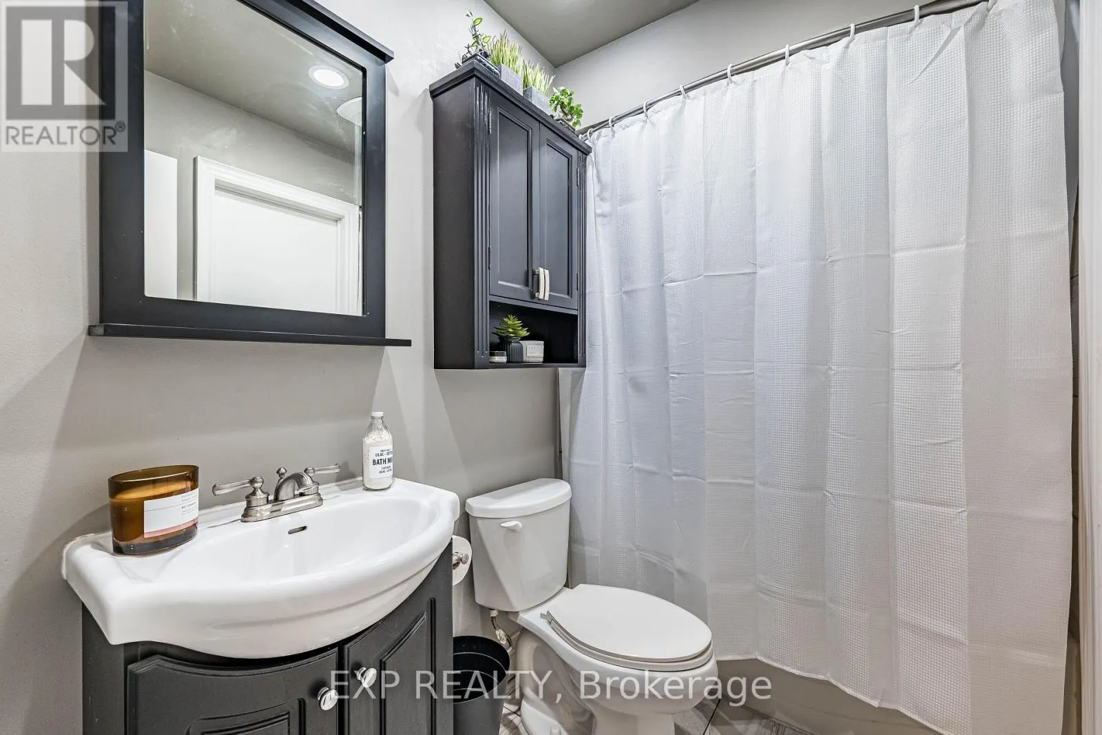 83 WILDERCROFT AVENUE