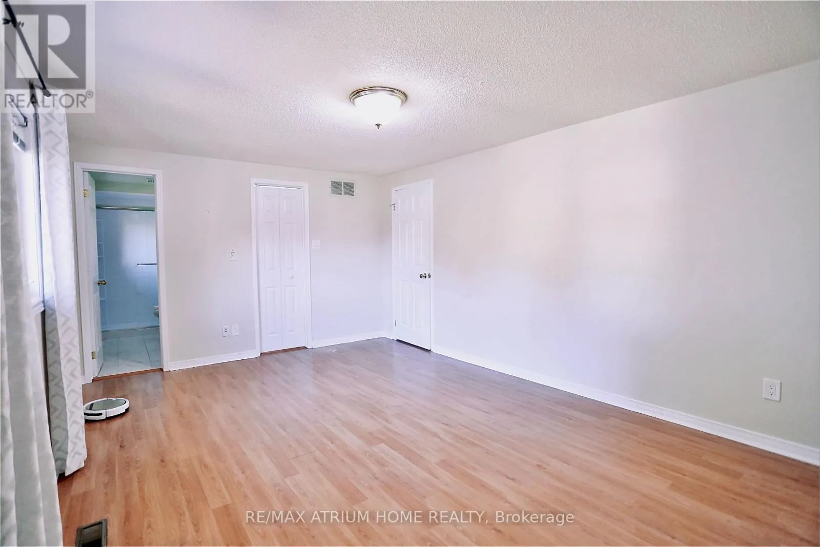 1554 PARISH LANE