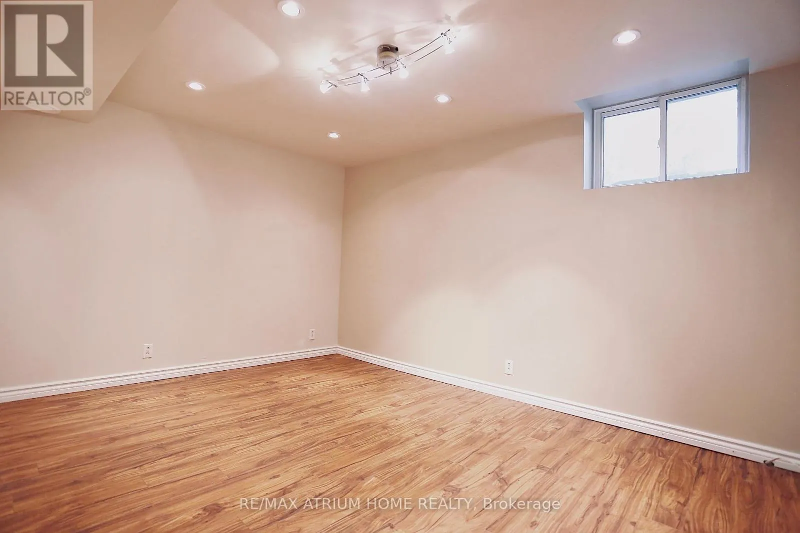 1554 PARISH LANE