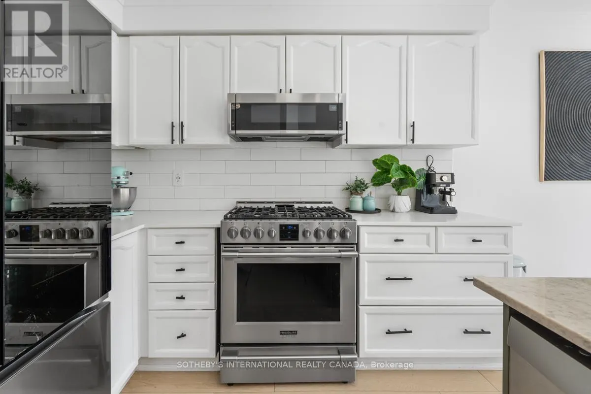 2182 MEADOWGLEN DRIVE