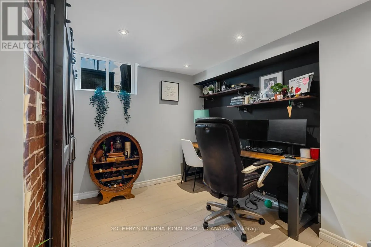 2182 MEADOWGLEN DRIVE