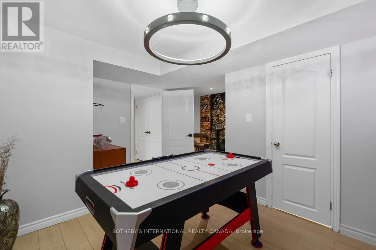 2182 MEADOWGLEN DRIVE