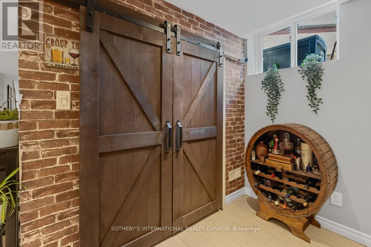 2182 MEADOWGLEN DRIVE