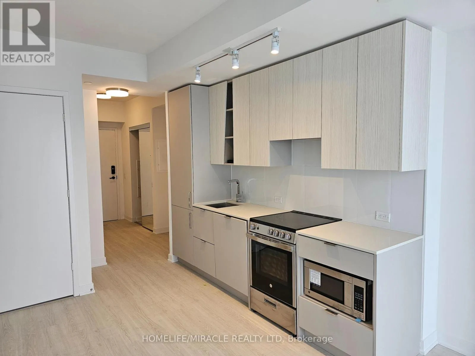 5602 - 3883 QUARTZ ROAD