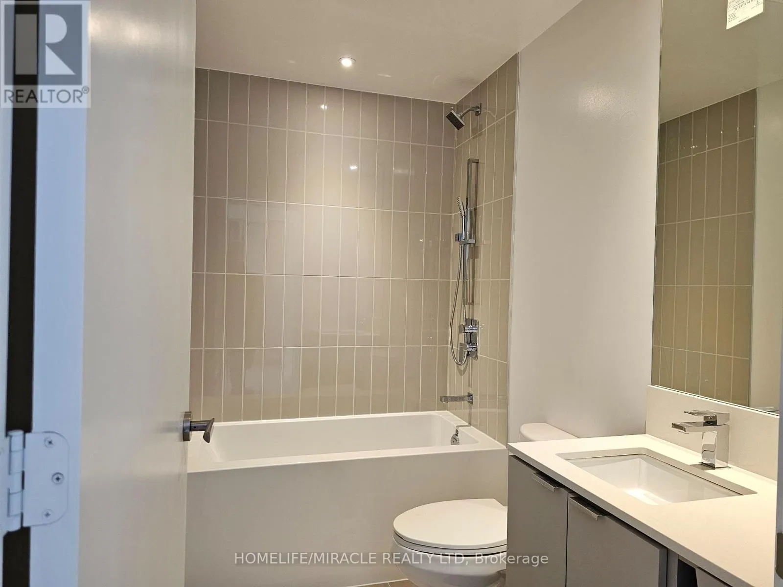 5602 - 3883 QUARTZ ROAD