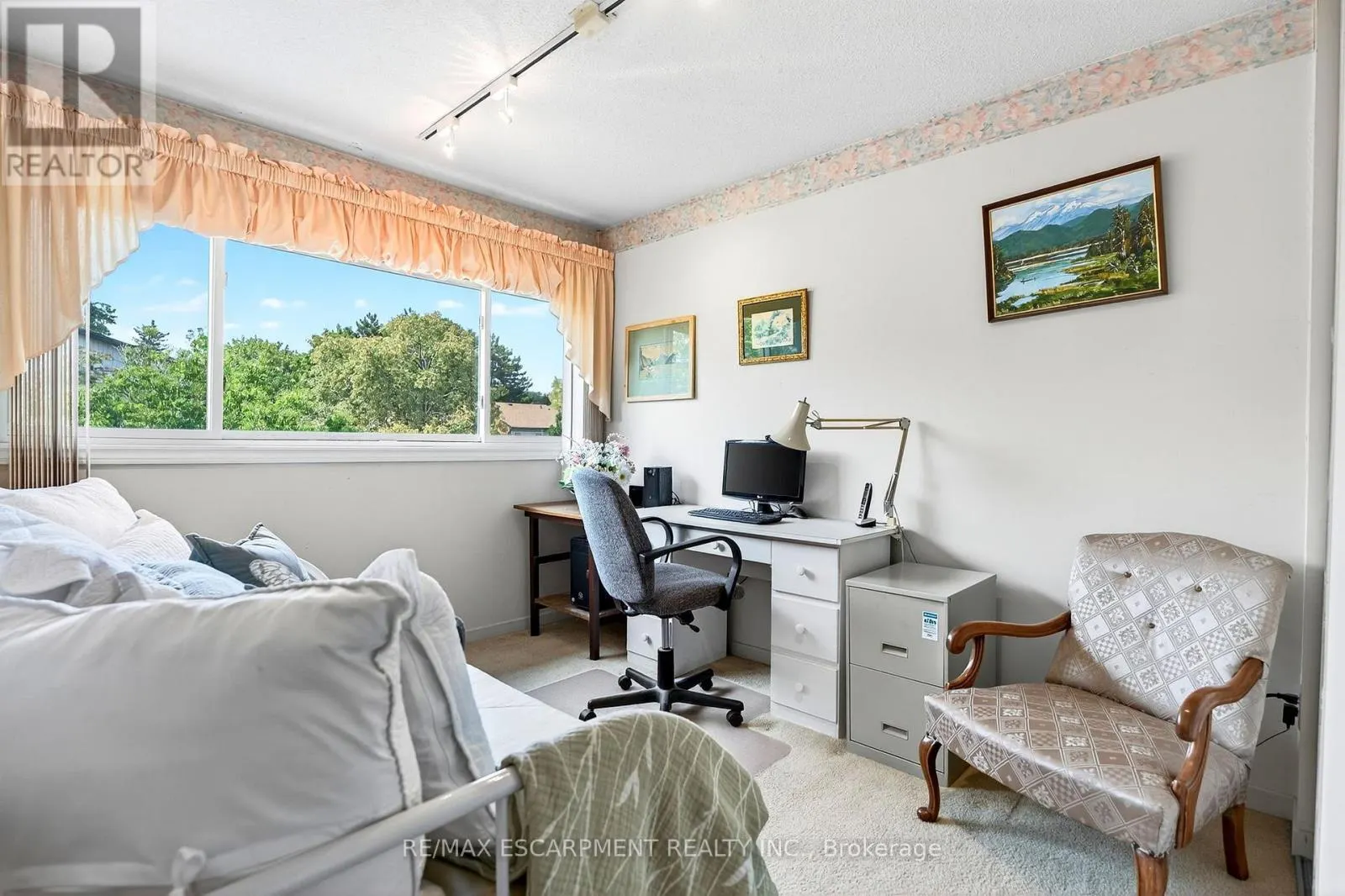 4 - 1552 KERNS ROAD