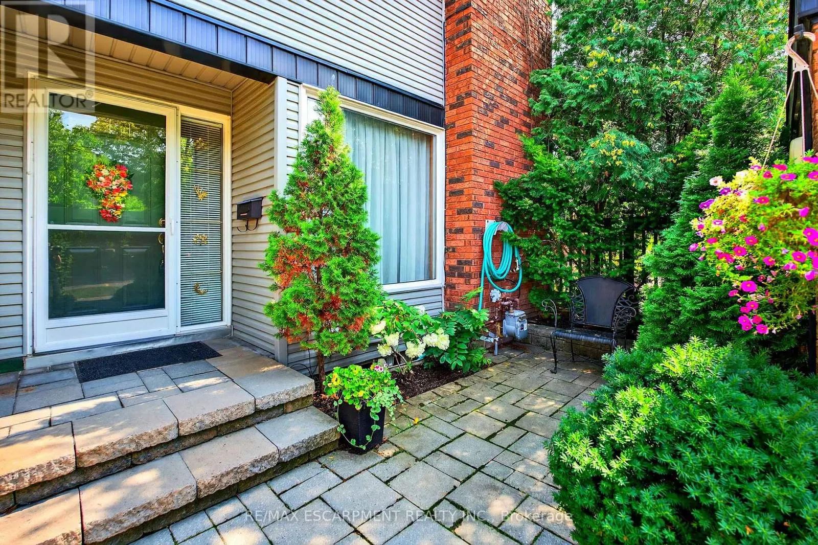 4 - 1552 KERNS ROAD