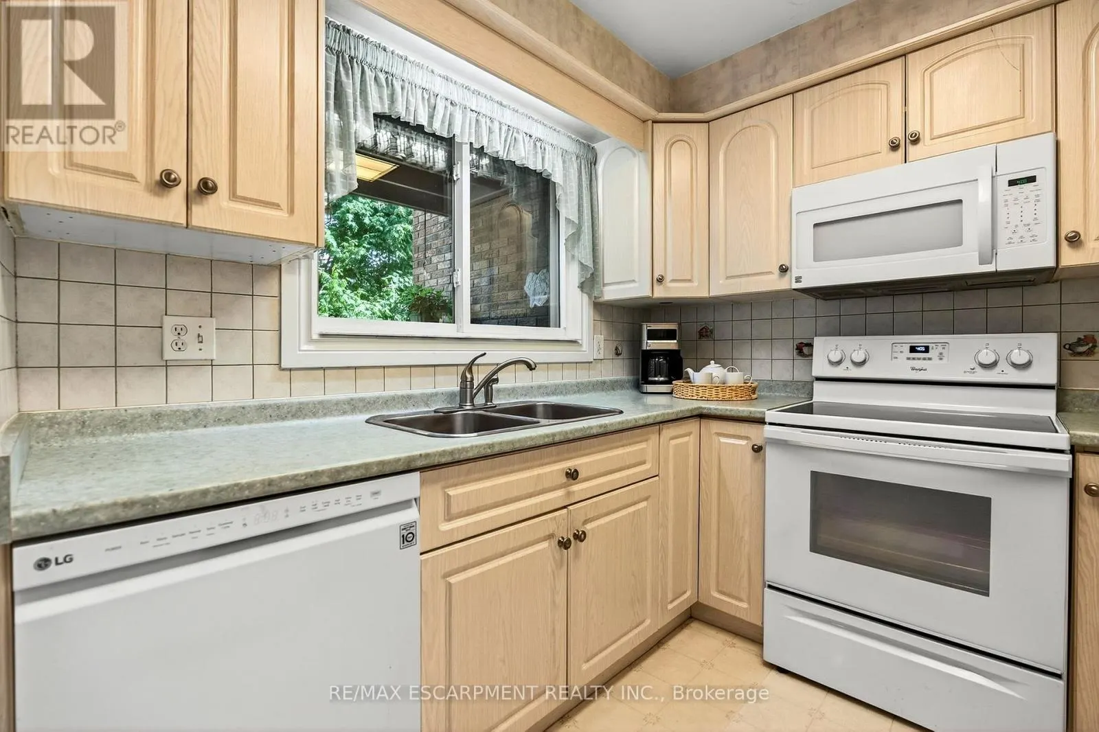 4 - 1552 KERNS ROAD