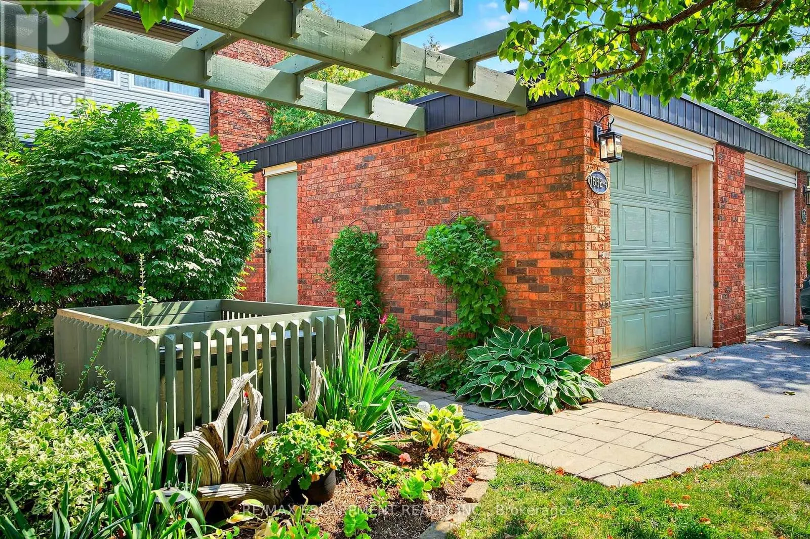 4 - 1552 KERNS ROAD