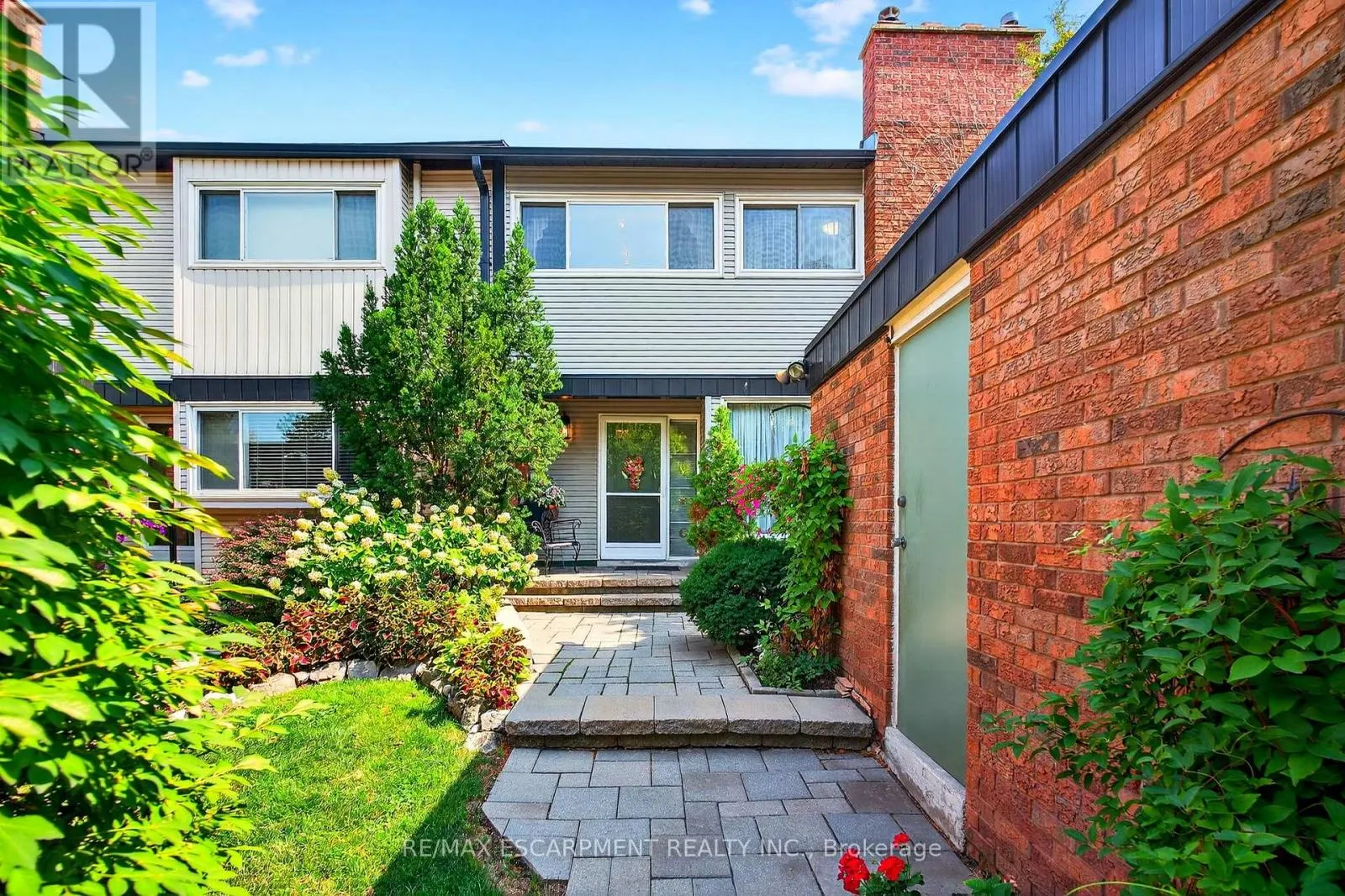 4 - 1552 KERNS ROAD