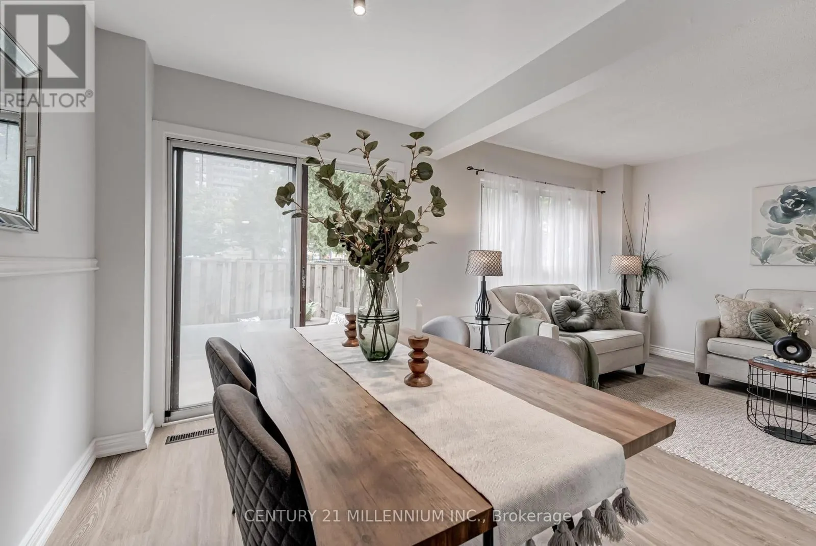 85 - 56 FLEETWOOD CRESCENT