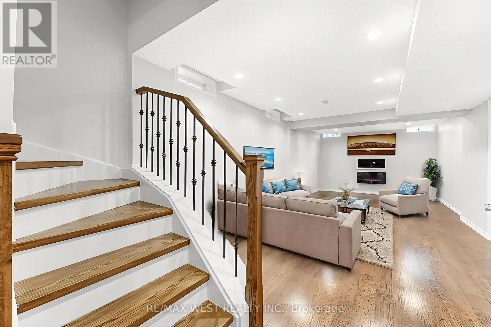 102 EVERINGHAM CIRCLE