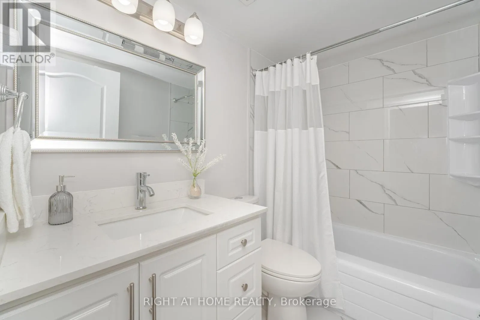 1209 - 3590 KANEFF CRESCENT