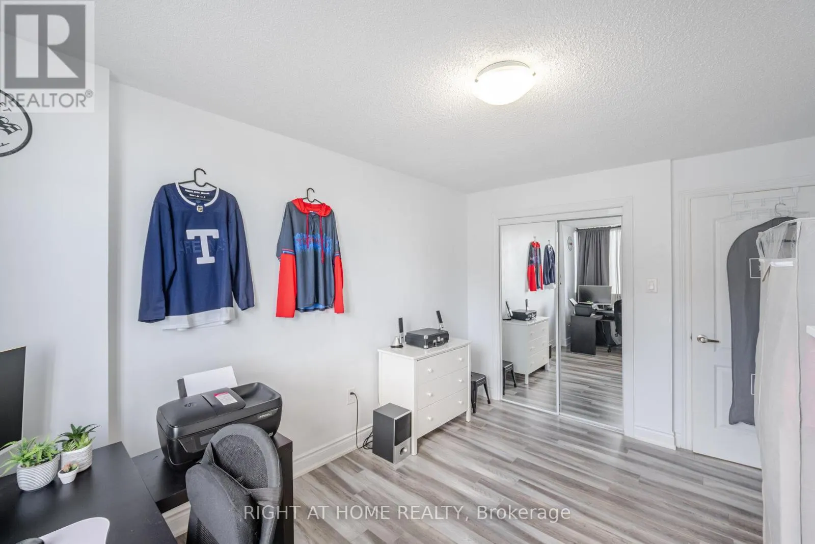 1209 - 3590 KANEFF CRESCENT