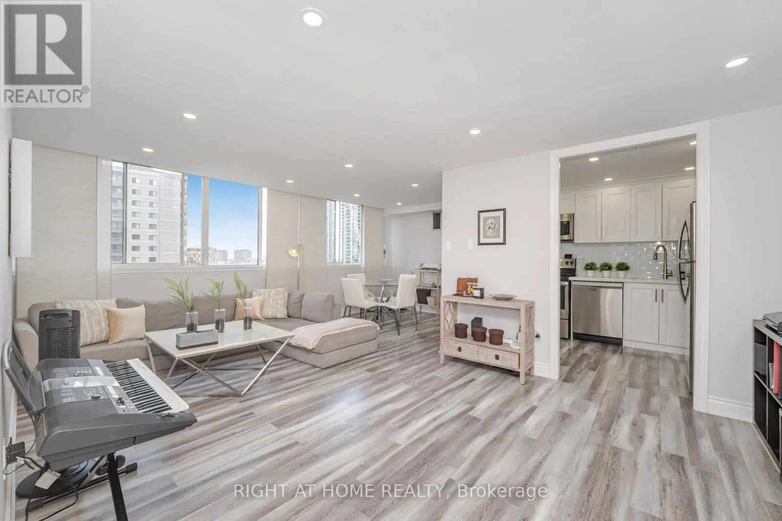 1209 - 3590 KANEFF CRESCENT