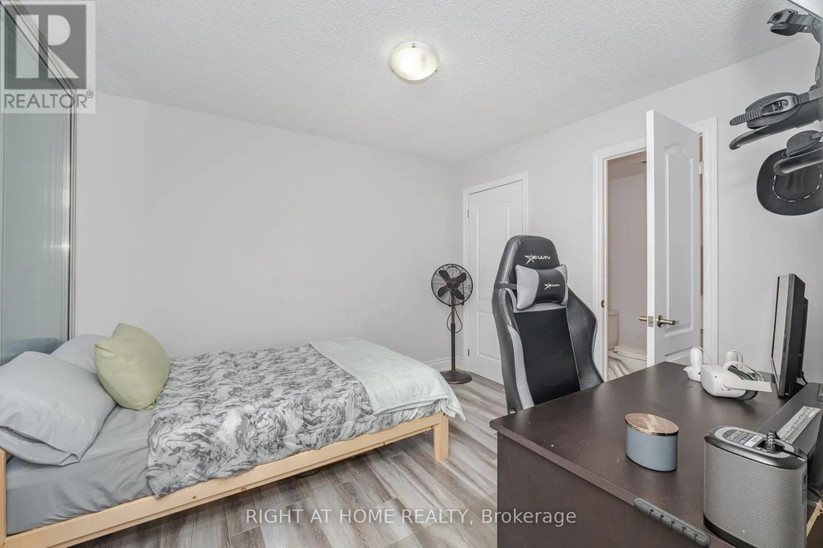 1209 - 3590 KANEFF CRESCENT