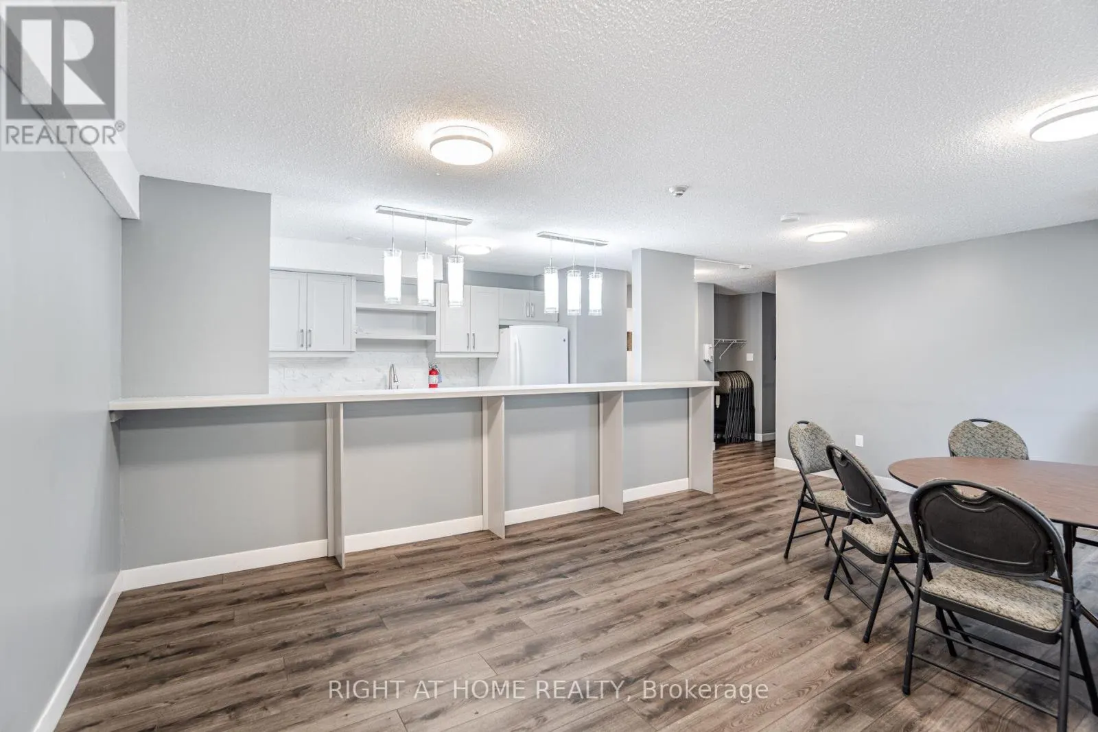 1209 - 3590 KANEFF CRESCENT