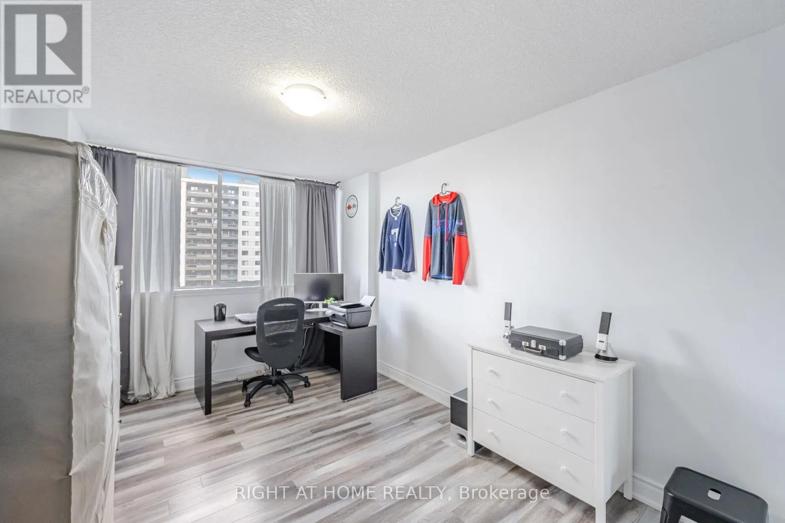 1209 - 3590 KANEFF CRESCENT