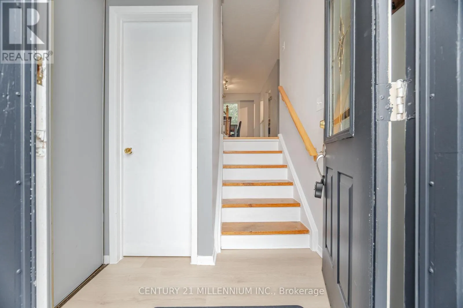 26 SPRUCEDALE COURT