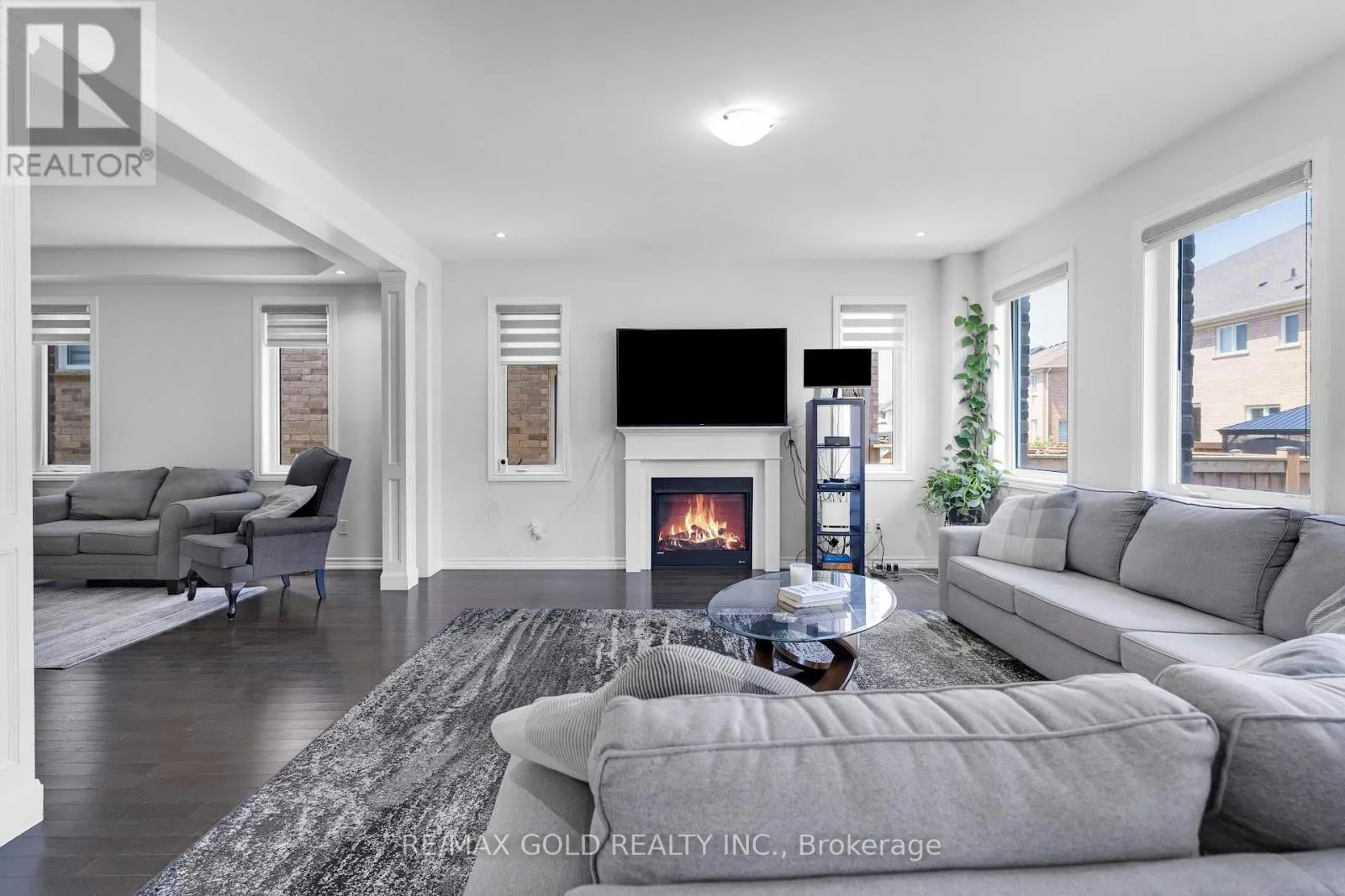 42 VALLEYBROOK CRESCENT S