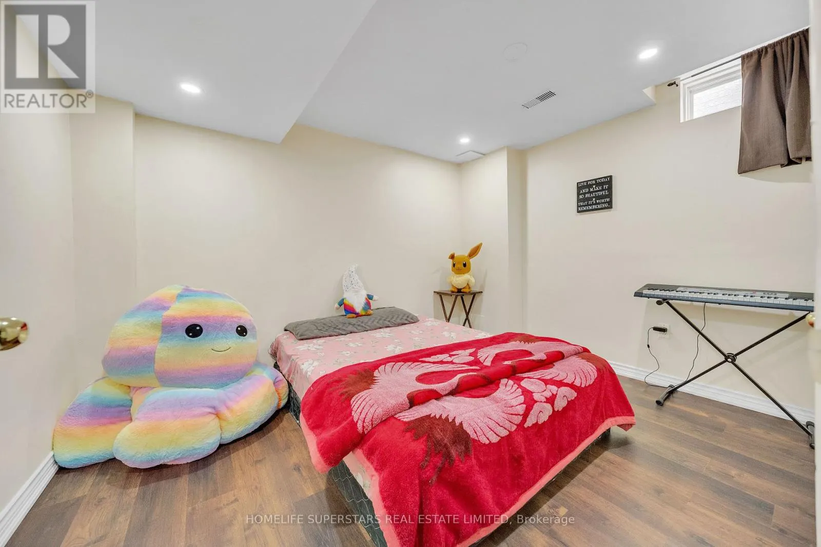 82 JEWEL CRESCENT