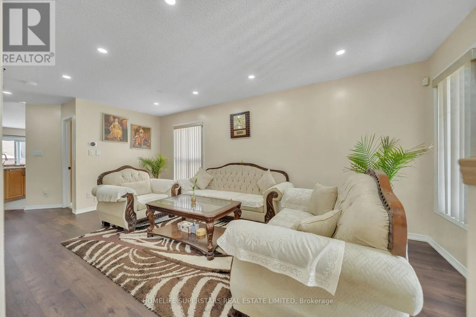 82 JEWEL CRESCENT