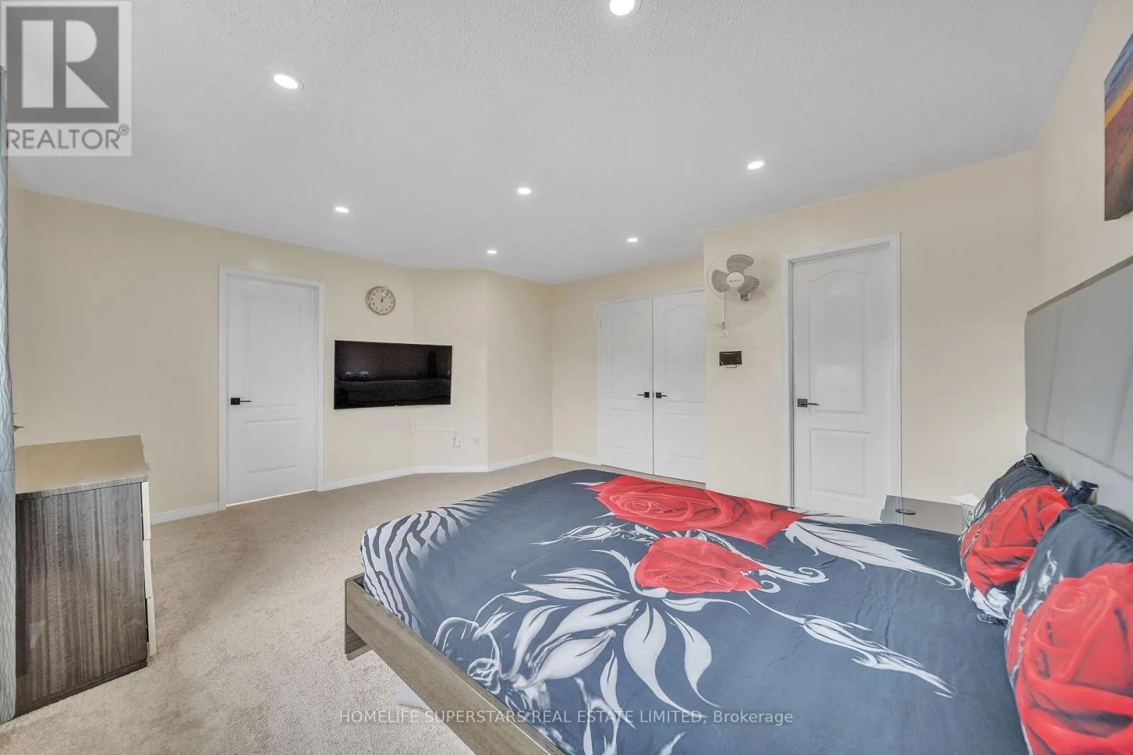 82 JEWEL CRESCENT