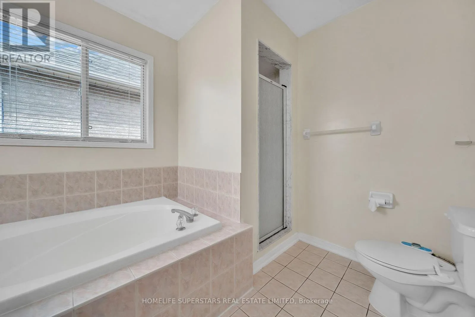 82 JEWEL CRESCENT