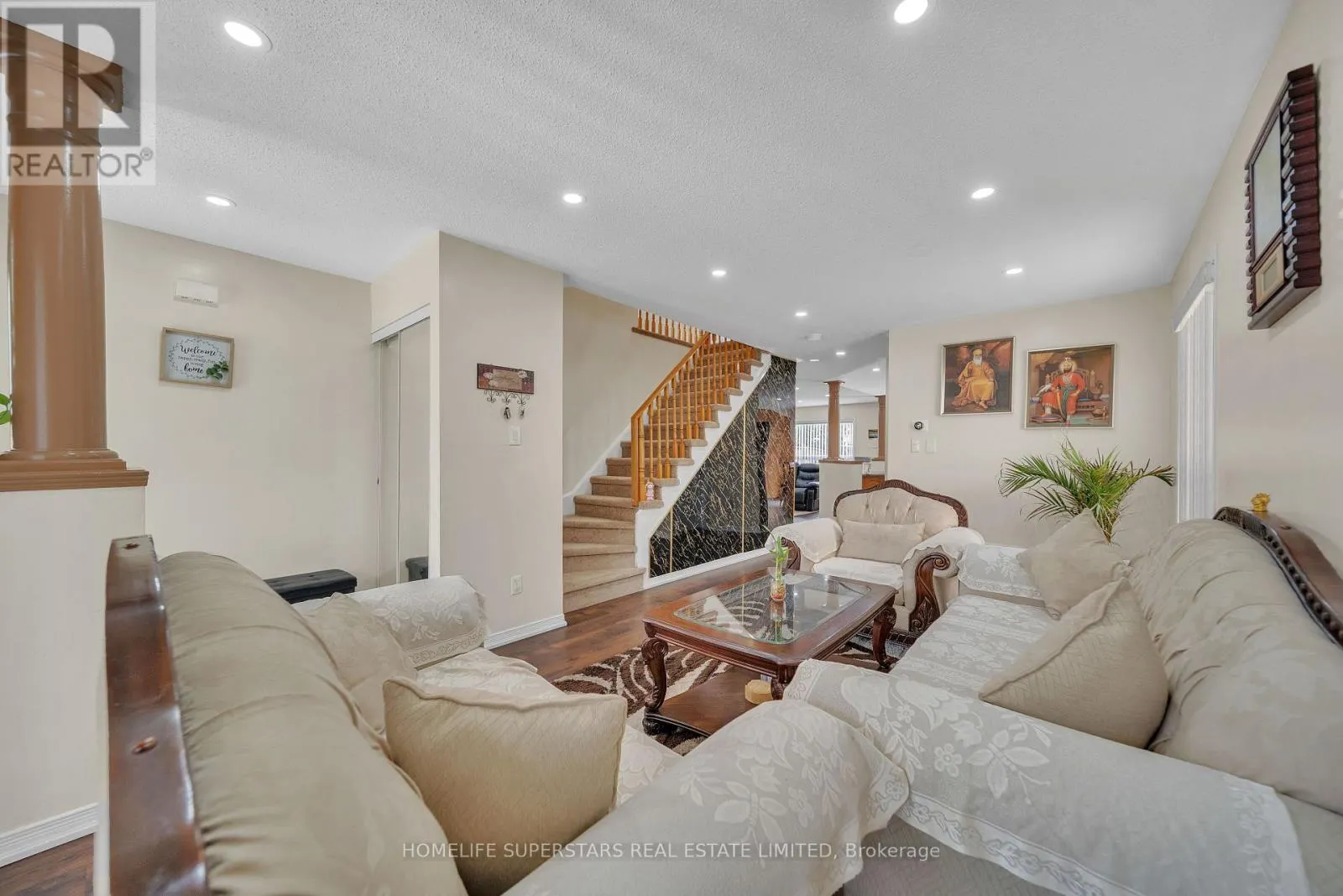 82 JEWEL CRESCENT