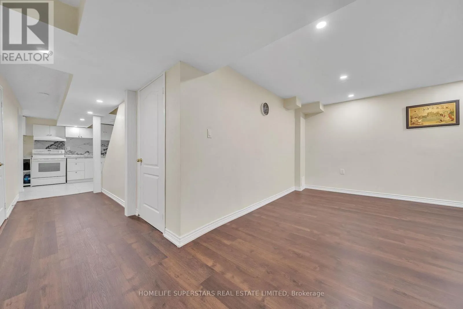 82 JEWEL CRESCENT