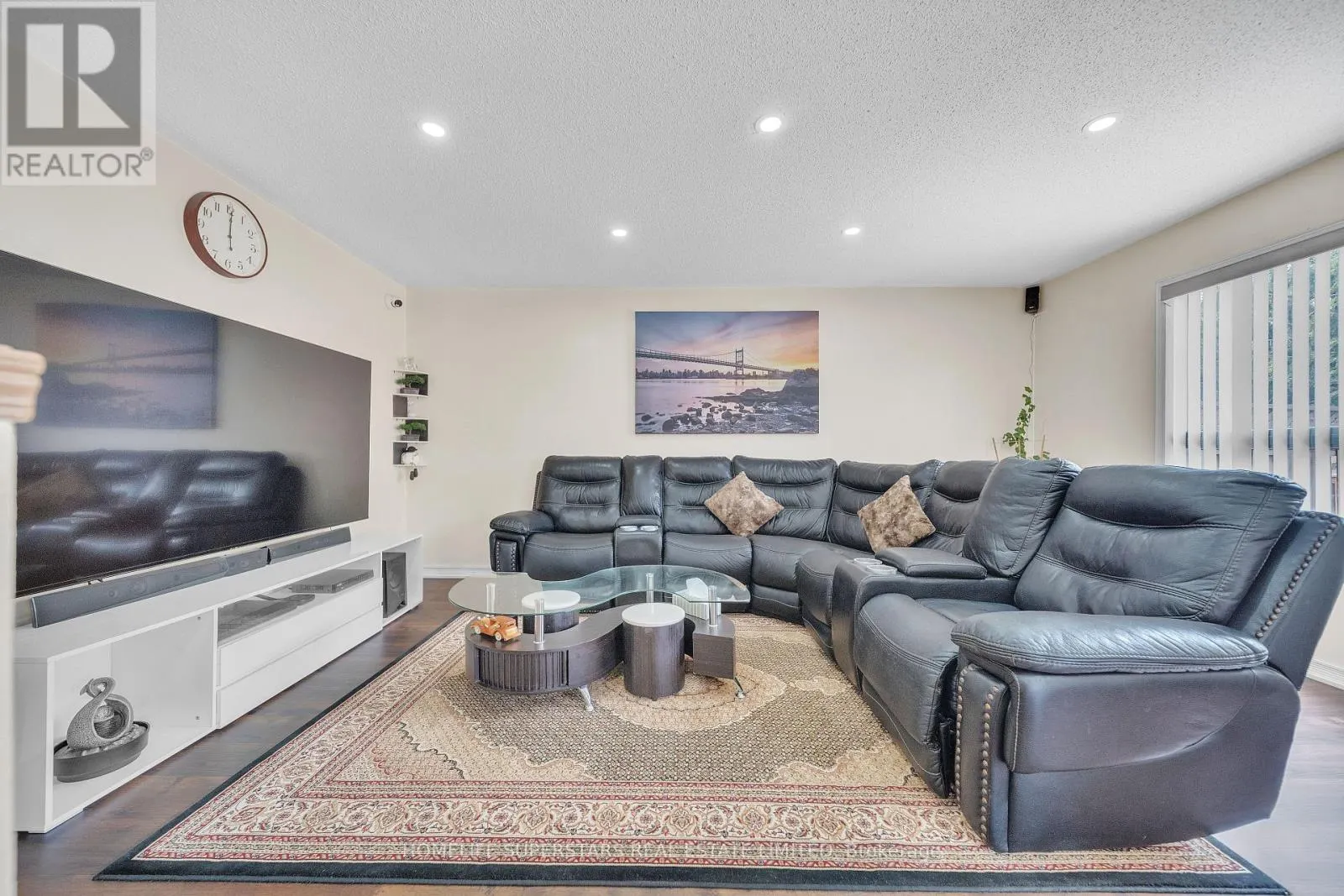 82 JEWEL CRESCENT