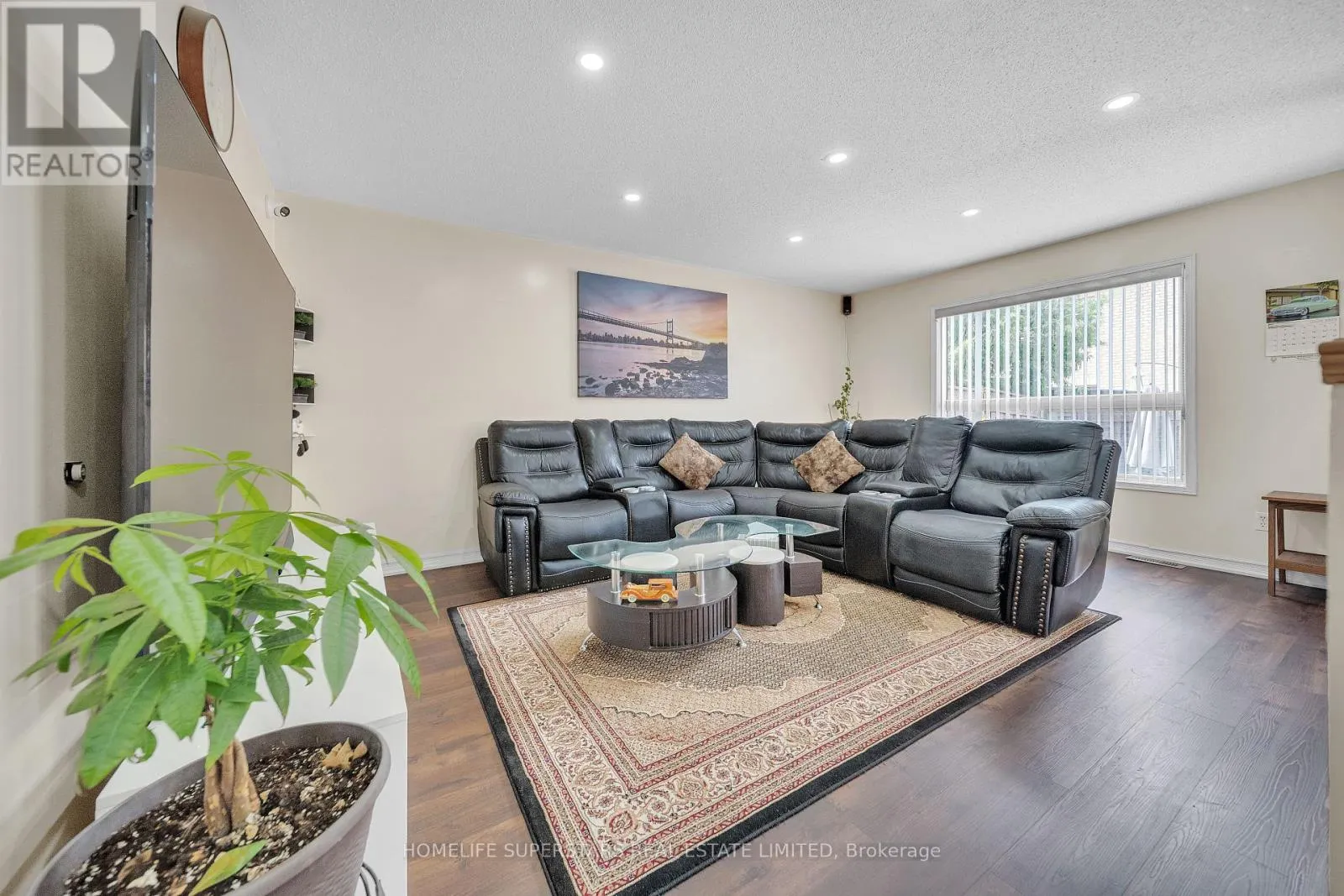 82 JEWEL CRESCENT