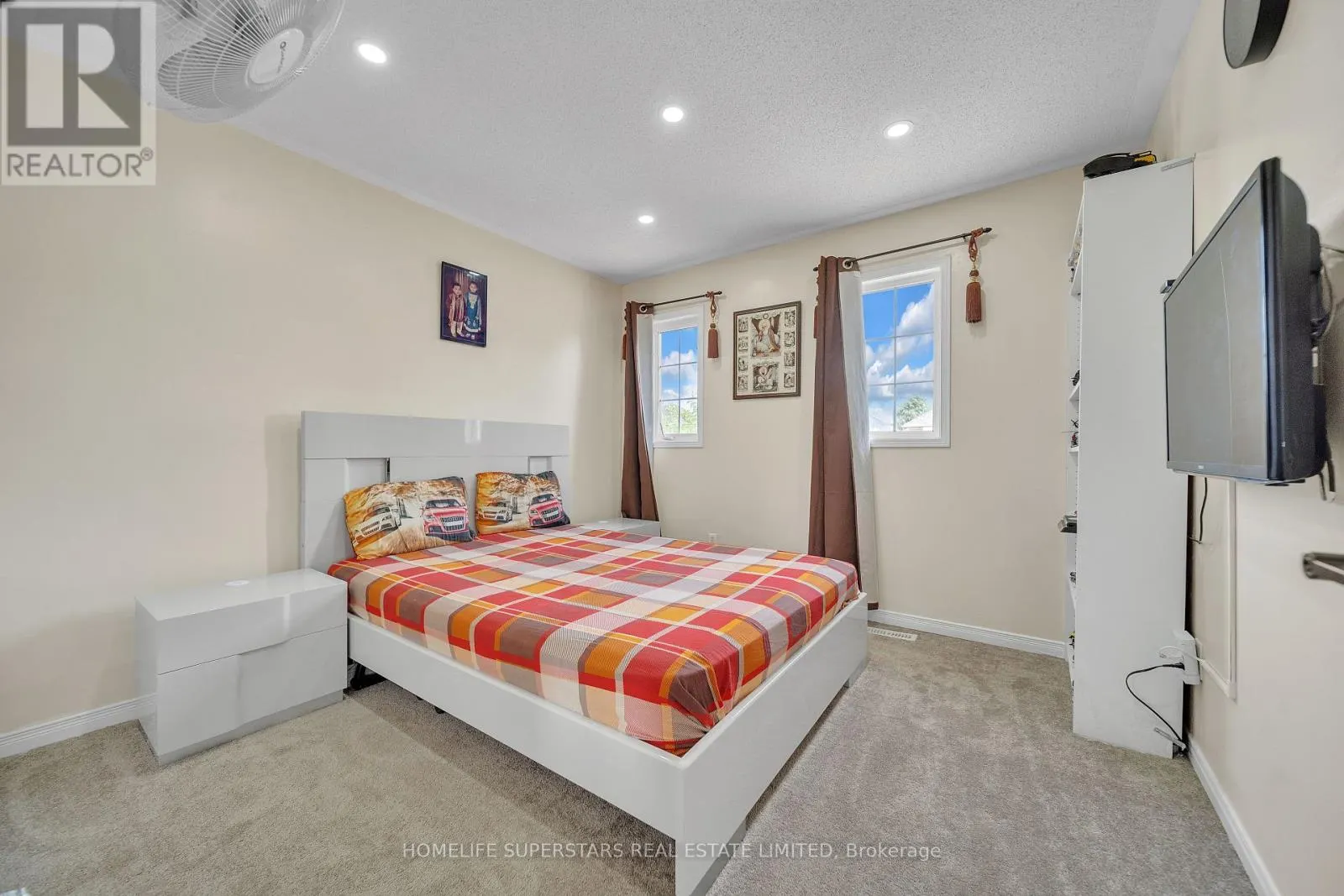 82 JEWEL CRESCENT