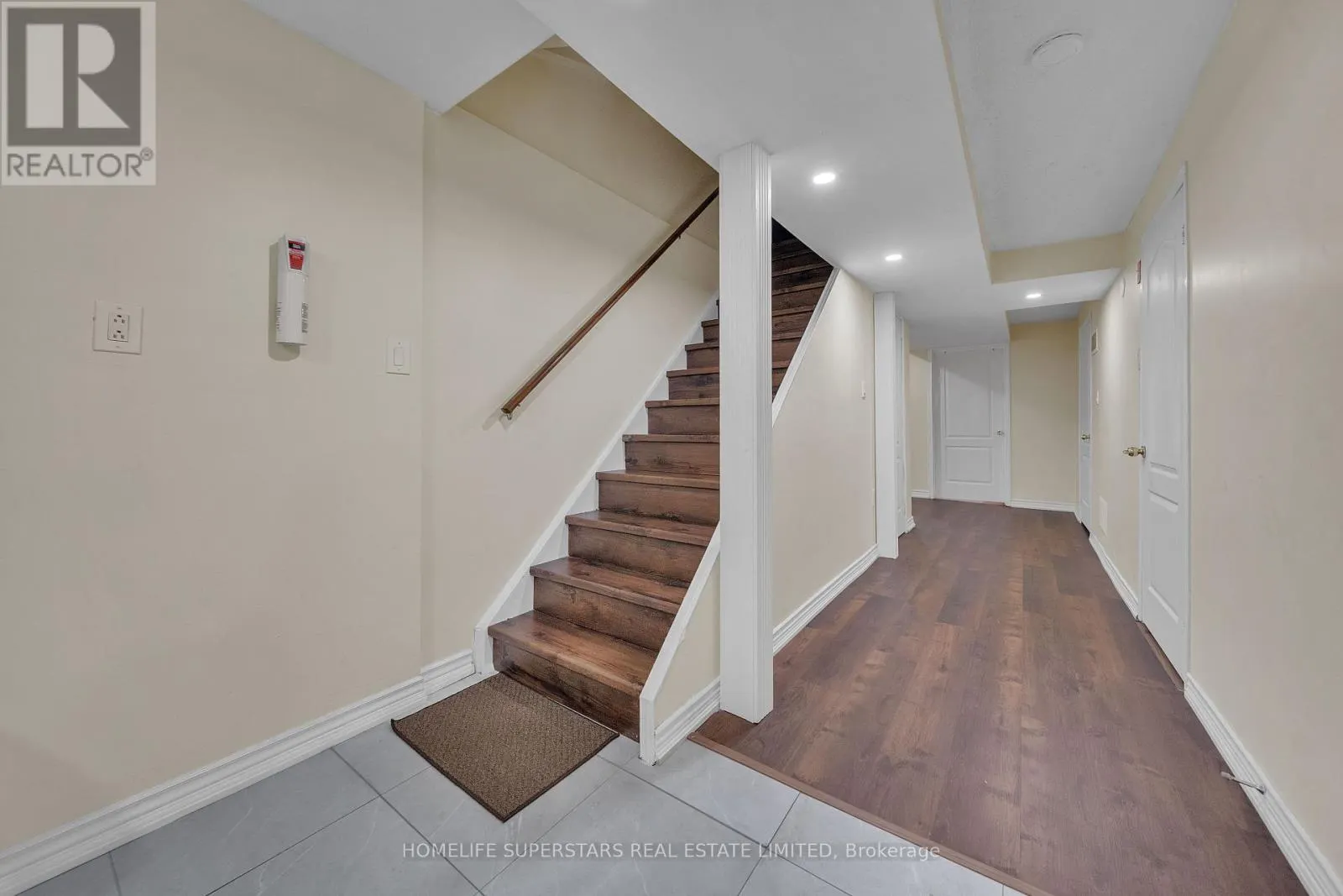 82 JEWEL CRESCENT
