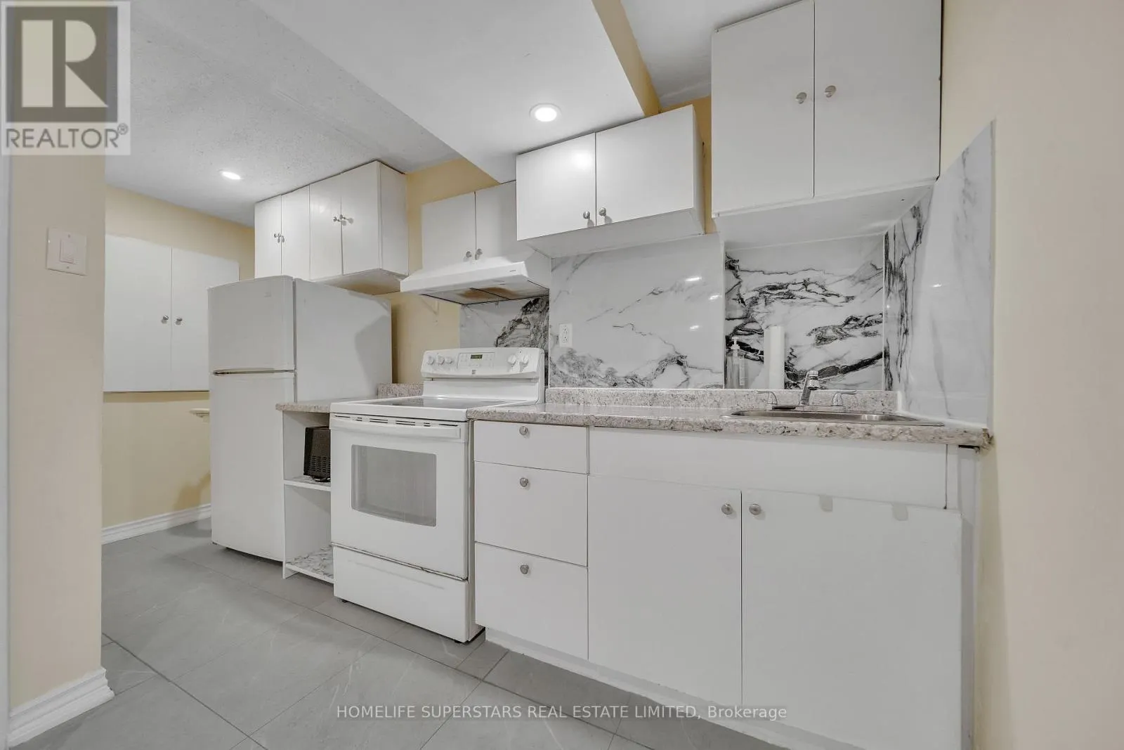 82 JEWEL CRESCENT
