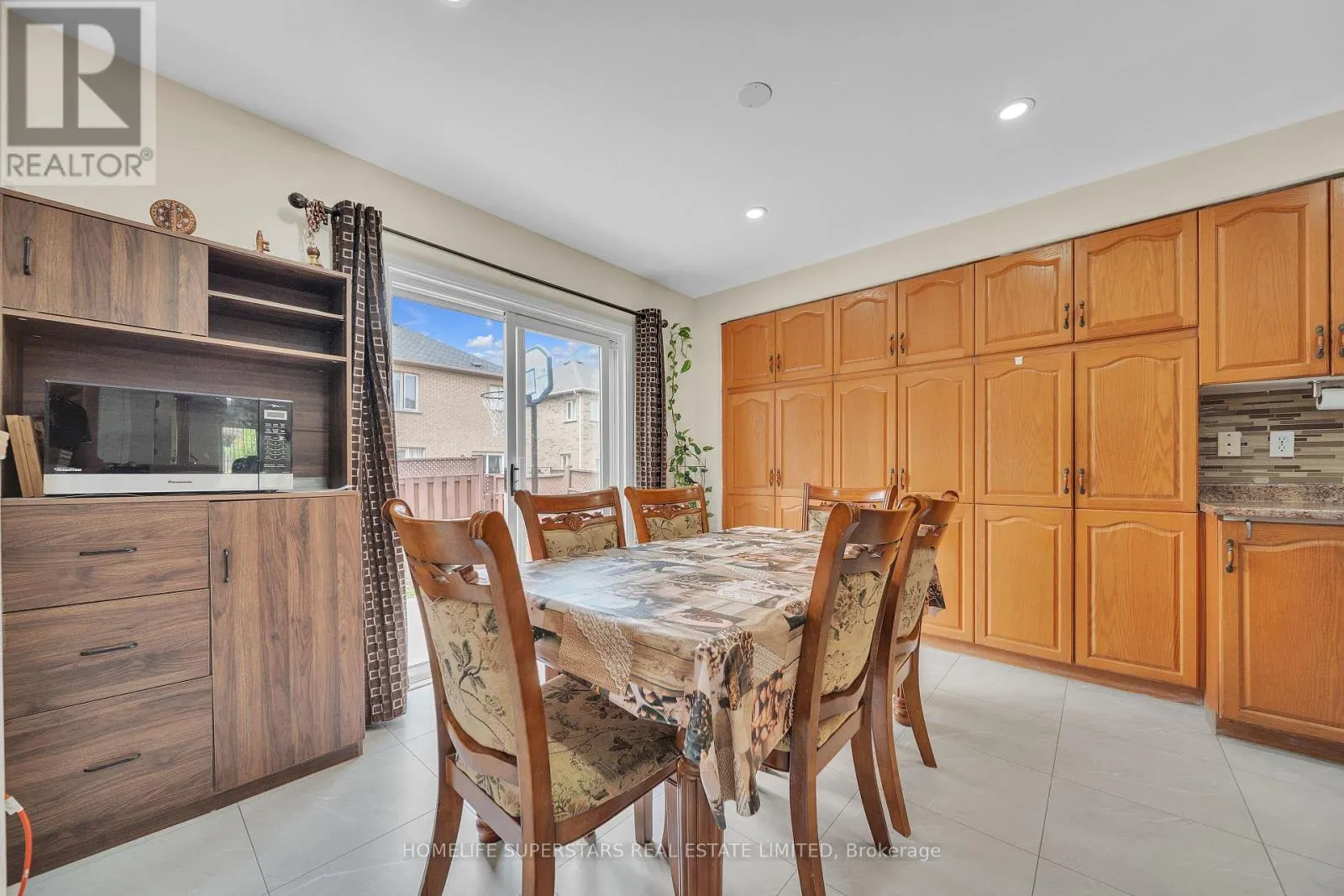 82 JEWEL CRESCENT