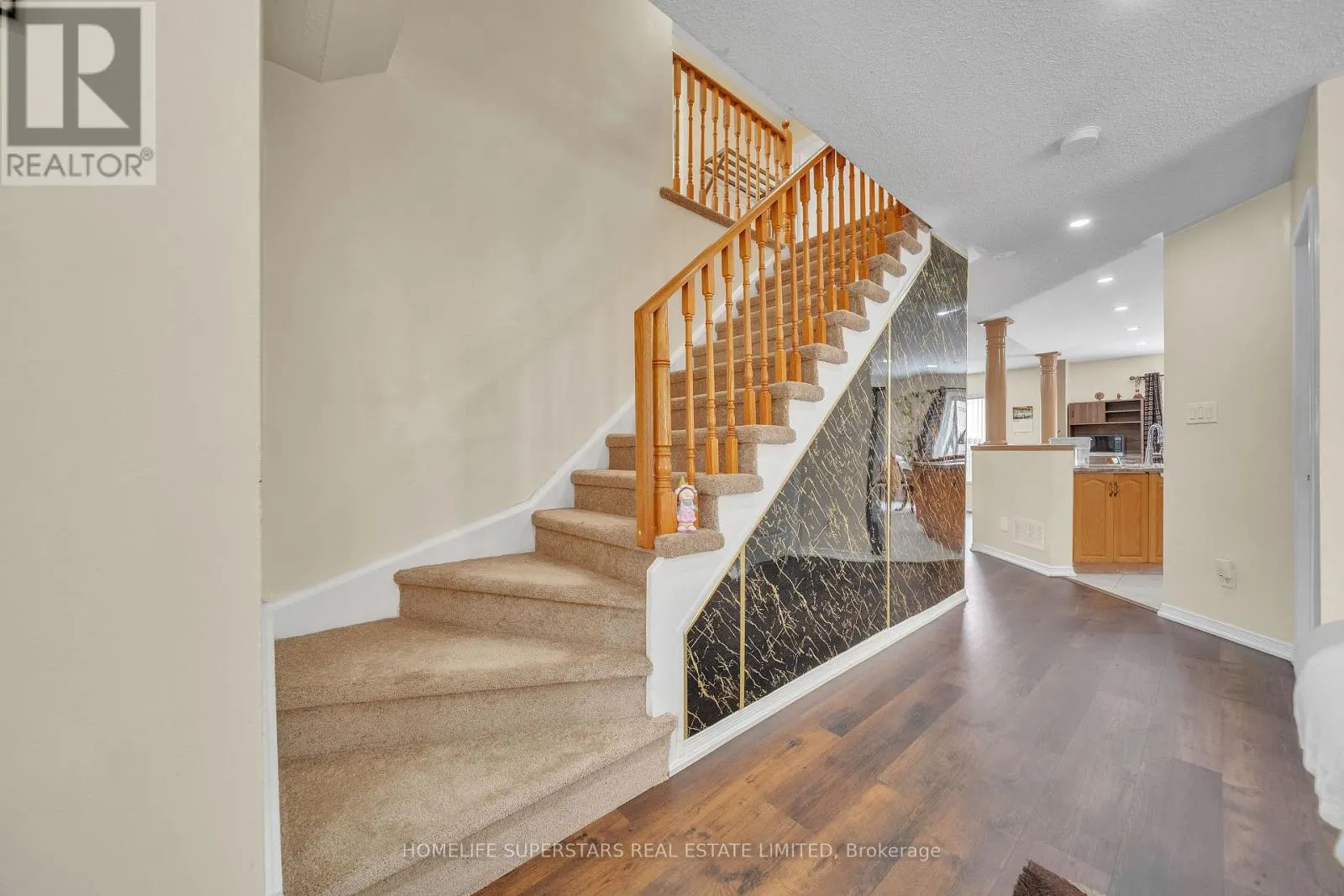 82 JEWEL CRESCENT