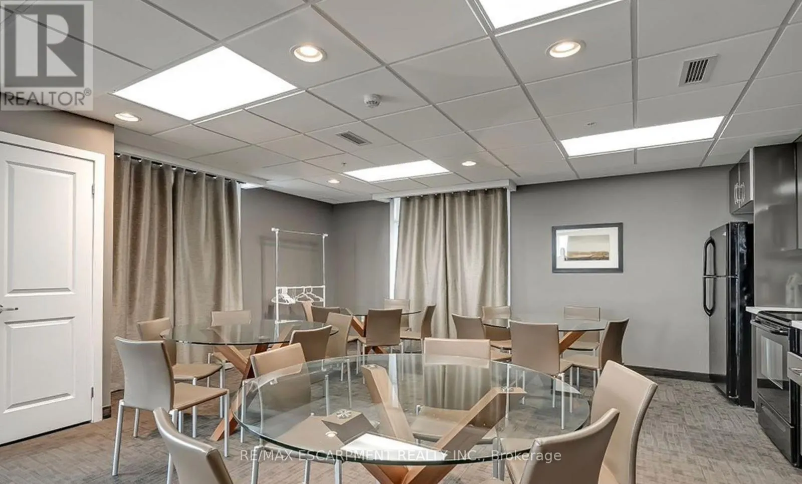 302 - 5020 CORPORATE DRIVE