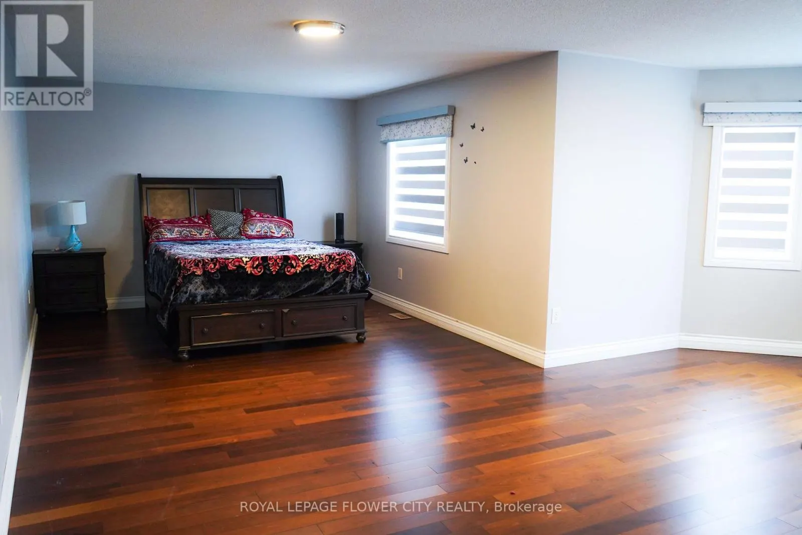 32 COURTSFIELD CRESCENT